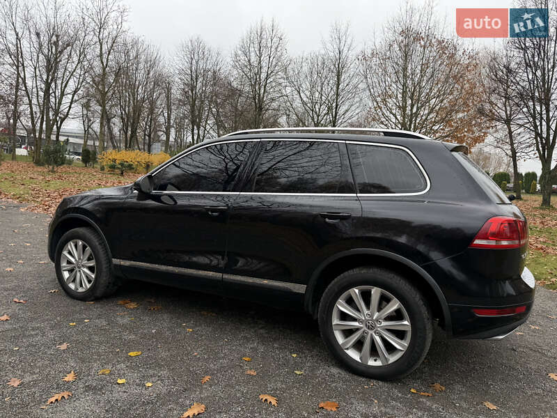 Внедорожник / Кроссовер Volkswagen Touareg 2011 в Хмельницком