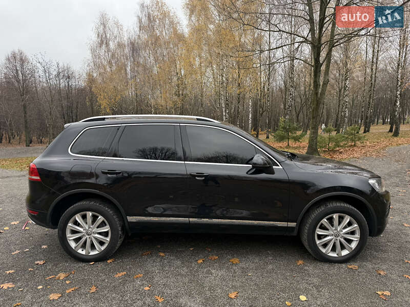 Внедорожник / Кроссовер Volkswagen Touareg 2011 в Хмельницком
