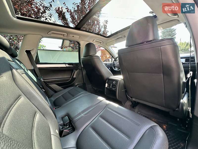 Внедорожник / Кроссовер Volkswagen Touareg 2014 в Виннице