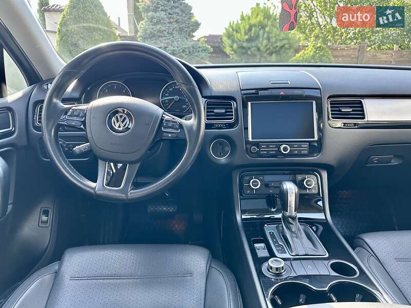 Внедорожник / Кроссовер Volkswagen Touareg 2014 в Виннице
