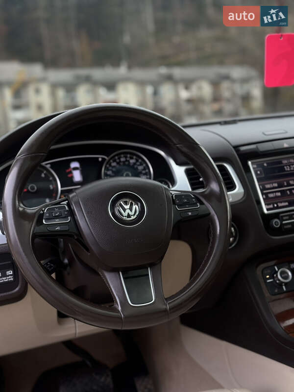 Внедорожник / Кроссовер Volkswagen Touareg 2012 в Межгорье
