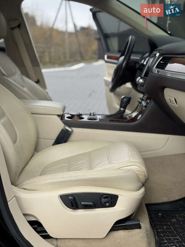 Внедорожник / Кроссовер Volkswagen Touareg 2012 в Межгорье