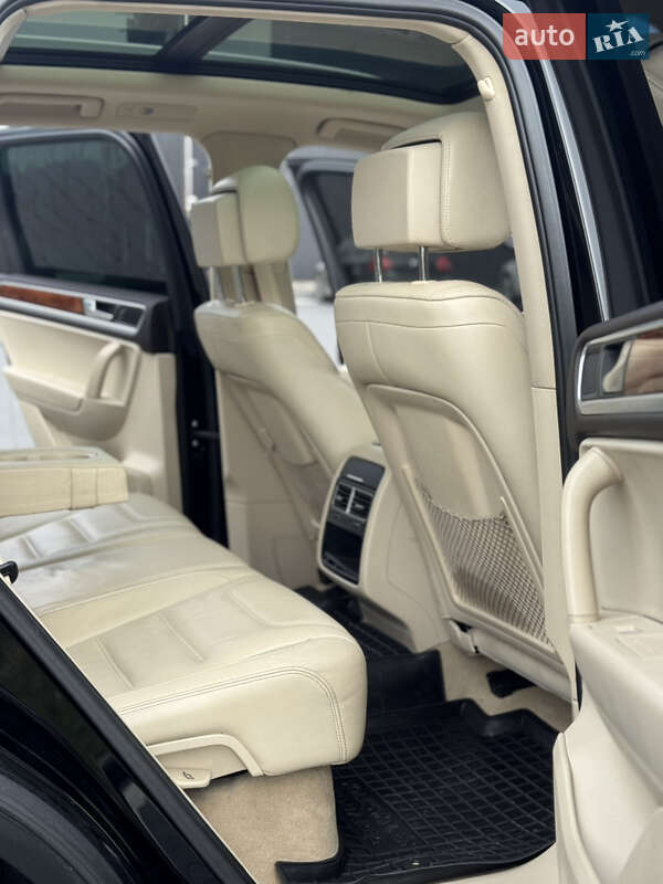 Внедорожник / Кроссовер Volkswagen Touareg 2012 в Межгорье