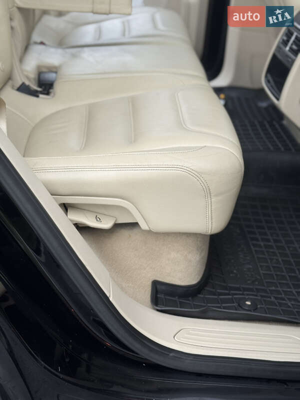 Внедорожник / Кроссовер Volkswagen Touareg 2012 в Межгорье