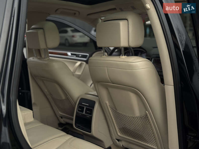 Внедорожник / Кроссовер Volkswagen Touareg 2012 в Межгорье