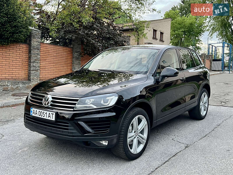 Внедорожник / Кроссовер Volkswagen Touareg 2015 в Киеве