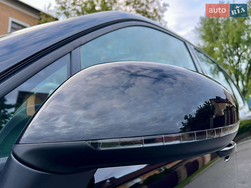 Внедорожник / Кроссовер Volkswagen Touareg 2015 в Киеве