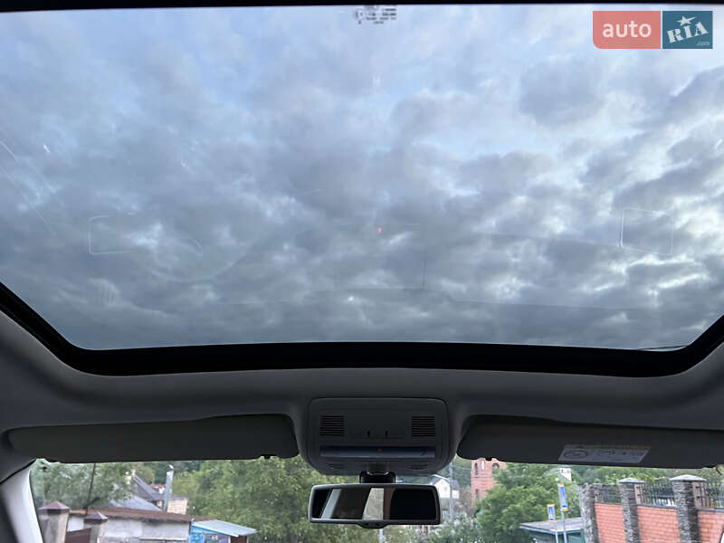 Внедорожник / Кроссовер Volkswagen Touareg 2015 в Киеве