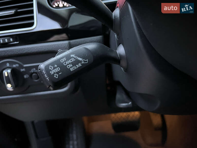 Внедорожник / Кроссовер Volkswagen Touareg 2015 в Киеве