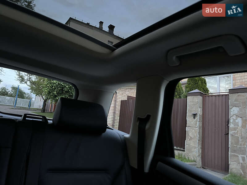 Внедорожник / Кроссовер Volkswagen Touareg 2015 в Киеве