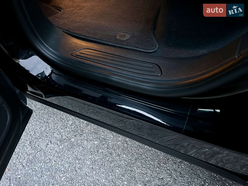 Внедорожник / Кроссовер Volkswagen Touareg 2015 в Киеве