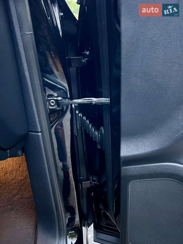 Внедорожник / Кроссовер Volkswagen Touareg 2015 в Киеве