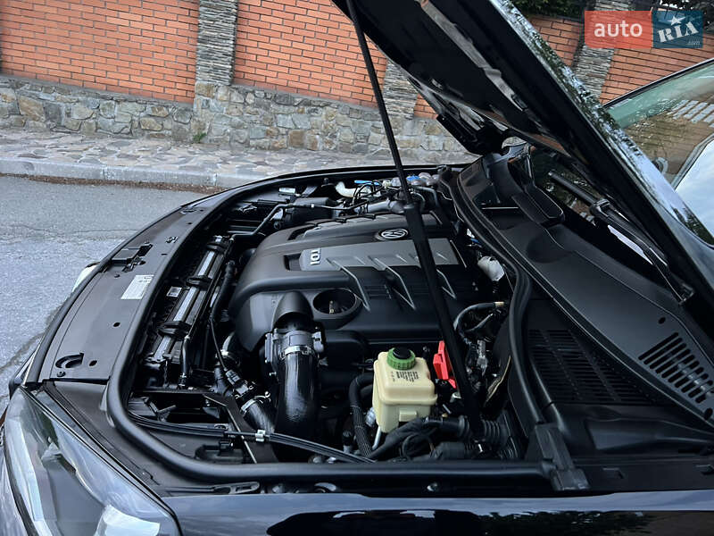 Внедорожник / Кроссовер Volkswagen Touareg 2015 в Киеве