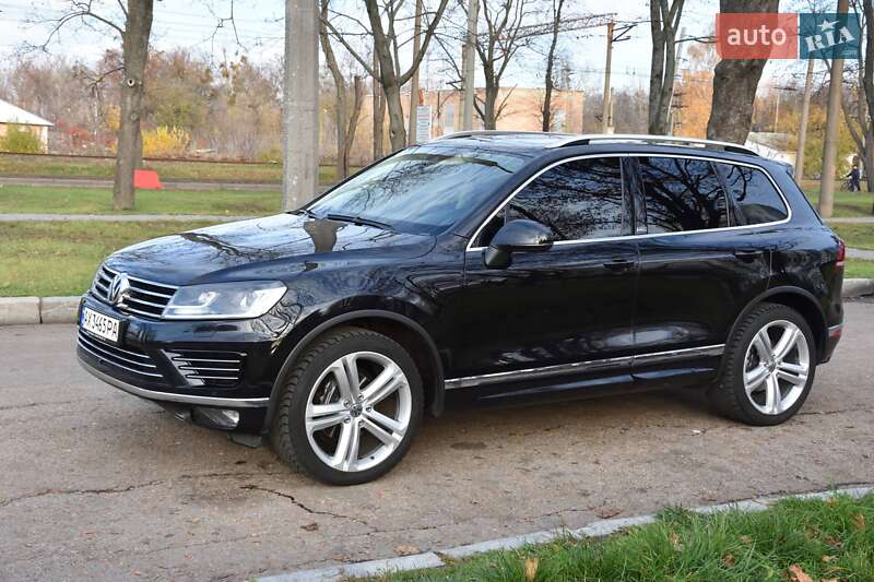 Позашляховик / Кросовер Volkswagen Touareg 2017 в Харкові