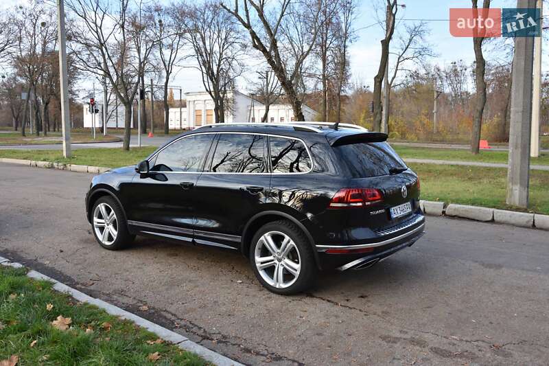 Позашляховик / Кросовер Volkswagen Touareg 2017 в Харкові