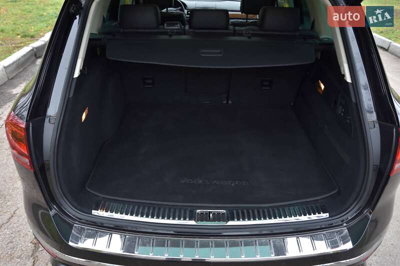 Позашляховик / Кросовер Volkswagen Touareg 2017 в Харкові