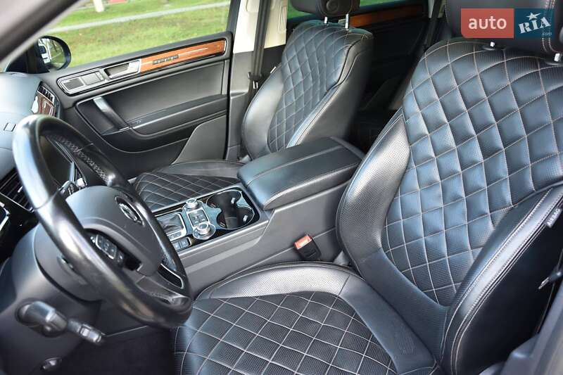 Позашляховик / Кросовер Volkswagen Touareg 2017 в Харкові