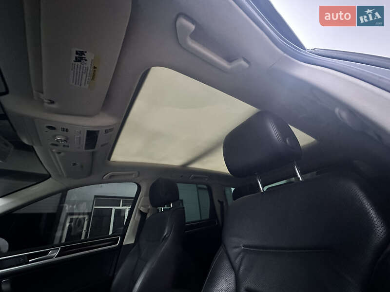 Внедорожник / Кроссовер Volkswagen Touareg 2015 в Виннице