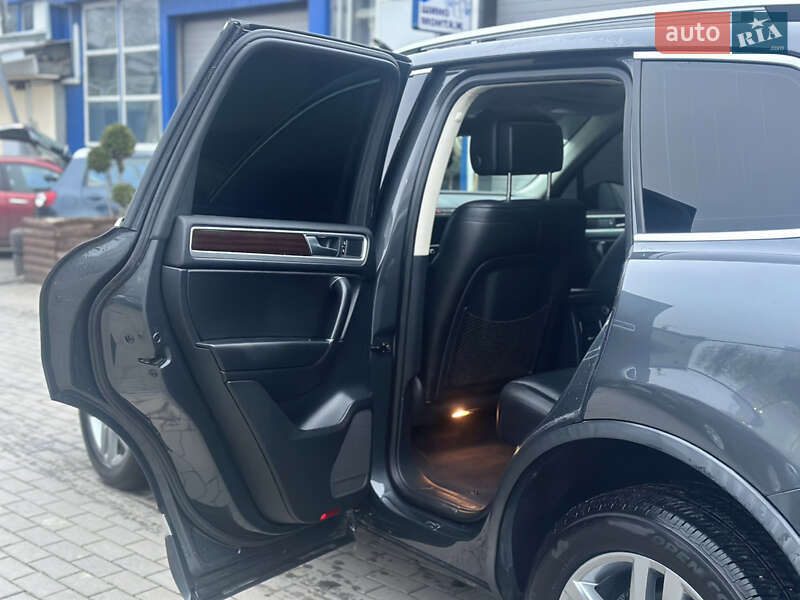 Внедорожник / Кроссовер Volkswagen Touareg 2015 в Виннице