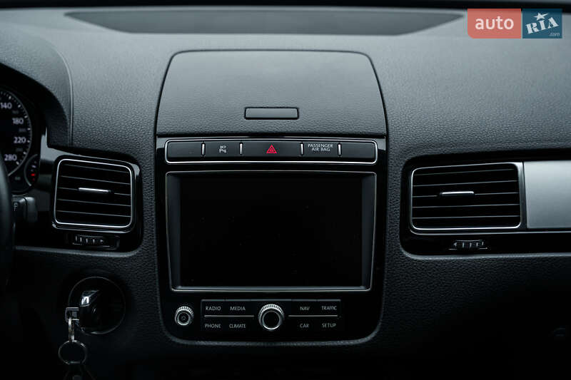 Позашляховик / Кросовер Volkswagen Touareg 2016 в Києві фото 23 Позашляховик / Кросовер Volkswagen Touareg 2016 в Києві