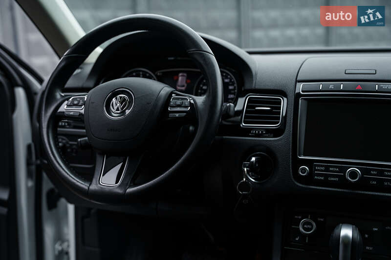 Позашляховик / Кросовер Volkswagen Touareg 2016 в Києві фото 17 Позашляховик / Кросовер Volkswagen Touareg 2016 в Києві