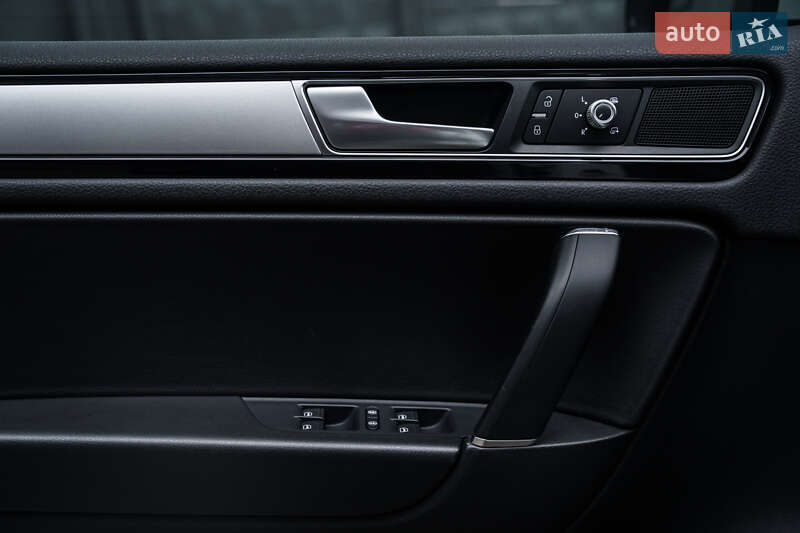 Позашляховик / Кросовер Volkswagen Touareg 2016 в Києві фото 29 Позашляховик / Кросовер Volkswagen Touareg 2016 в Києві