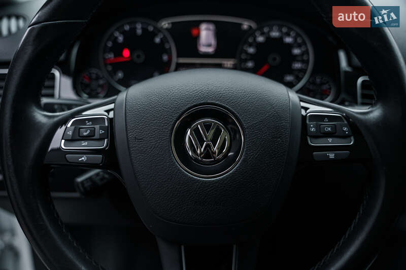 Позашляховик / Кросовер Volkswagen Touareg 2016 в Києві фото 18 Позашляховик / Кросовер Volkswagen Touareg 2016 в Києві