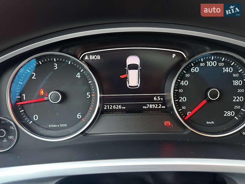 Внедорожник / Кроссовер Volkswagen Touareg 2010 в Хмельницком