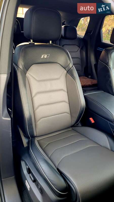 Внедорожник / Кроссовер Volkswagen Touareg 2020 в Николаеве