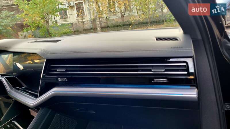 Внедорожник / Кроссовер Volkswagen Touareg 2020 в Николаеве