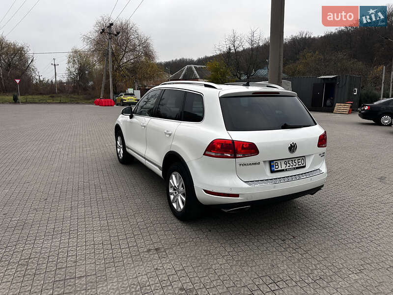 Позашляховик / Кросовер Volkswagen Touareg 2014 в Полтаві