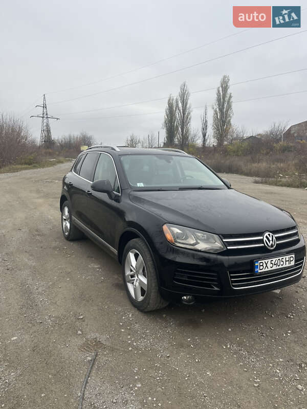Внедорожник / Кроссовер Volkswagen Touareg 2011 в Каменец-Подольском
