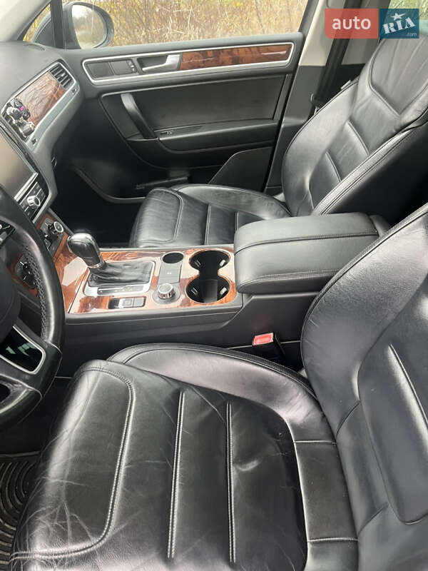 Внедорожник / Кроссовер Volkswagen Touareg 2011 в Каменец-Подольском