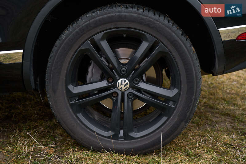 Внедорожник / Кроссовер Volkswagen Touareg 2017 в Бердичеве