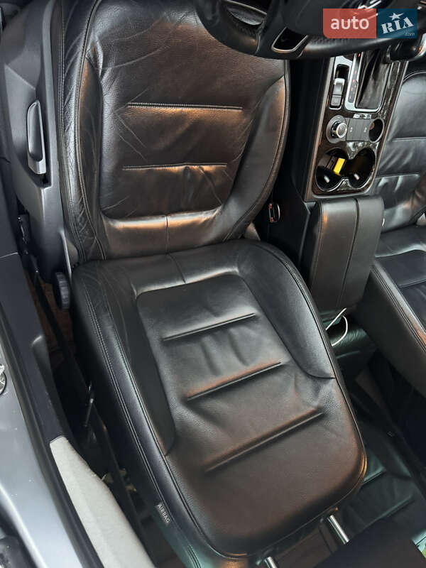 Внедорожник / Кроссовер Volkswagen Touareg 2010 в Яворове