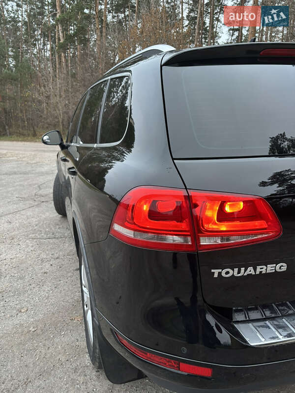 Позашляховик / Кросовер Volkswagen Touareg 2011 в Полтаві