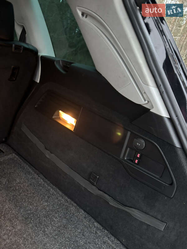 Позашляховик / Кросовер Volkswagen Touareg 2011 в Полтаві