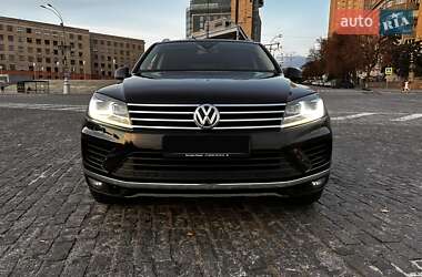Позашляховик / Кросовер Volkswagen Touareg 2015 в Харкові