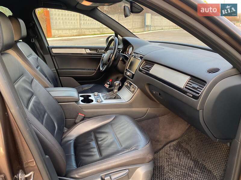 Позашляховик / Кросовер Volkswagen Touareg 2012 в Харкові