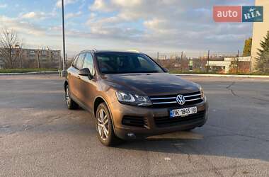 Внедорожник / Кроссовер Volkswagen Touareg 2012 в Харькове