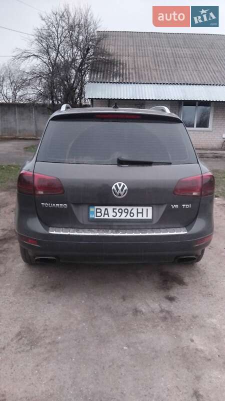Внедорожник / Кроссовер Volkswagen Touareg 2011 в Кропивницком
