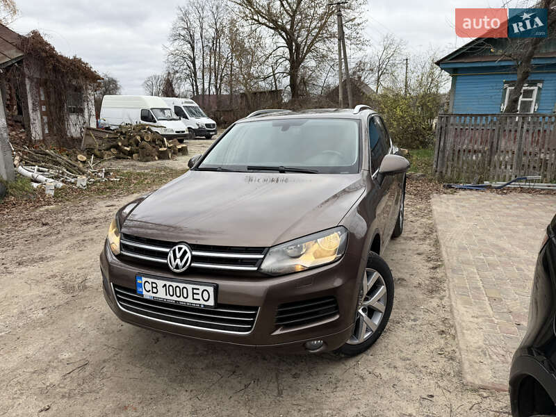 Позашляховик / Кросовер Volkswagen Touareg 2012 в Сновську