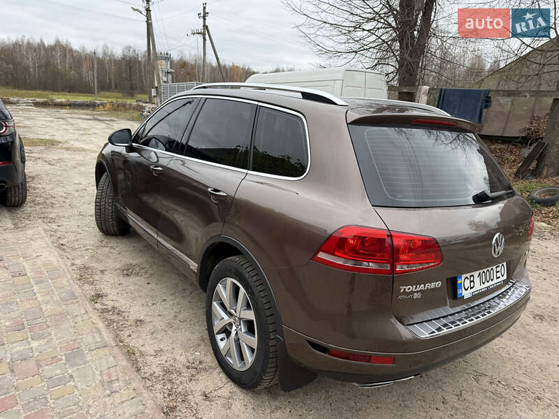 Позашляховик / Кросовер Volkswagen Touareg 2012 в Сновську