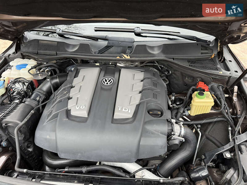 Позашляховик / Кросовер Volkswagen Touareg 2012 в Сновську