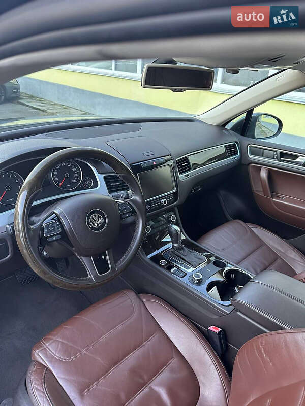 Позашляховик / Кросовер Volkswagen Touareg 2011 в Кам'янець-Подільському