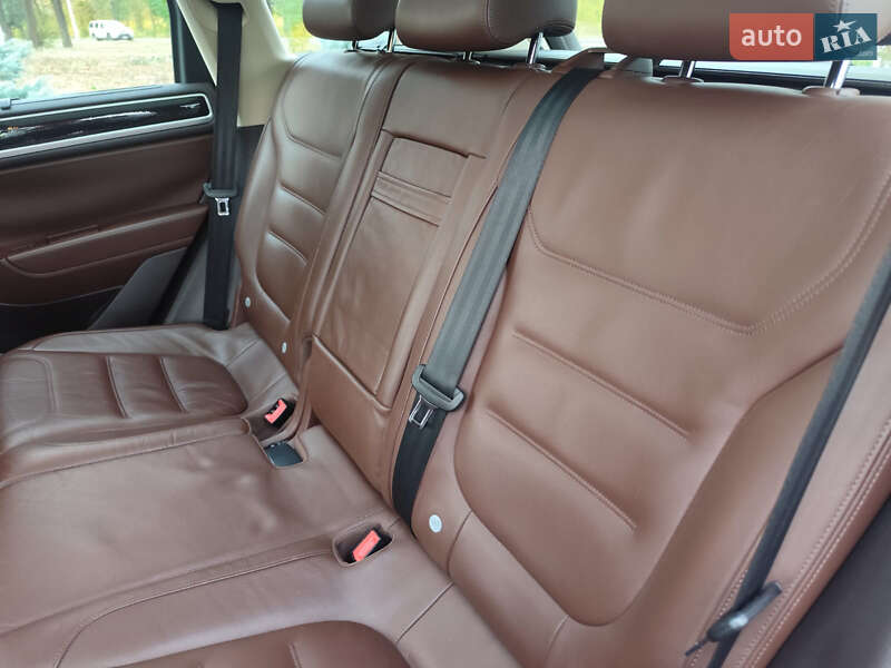 Позашляховик / Кросовер Volkswagen Touareg 2011 в Кам'янець-Подільському