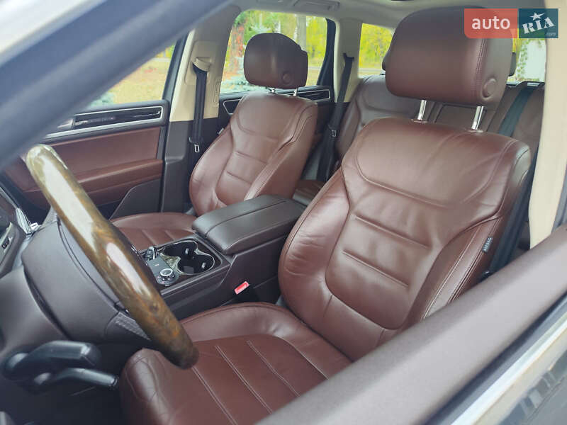 Позашляховик / Кросовер Volkswagen Touareg 2011 в Кам'янець-Подільському