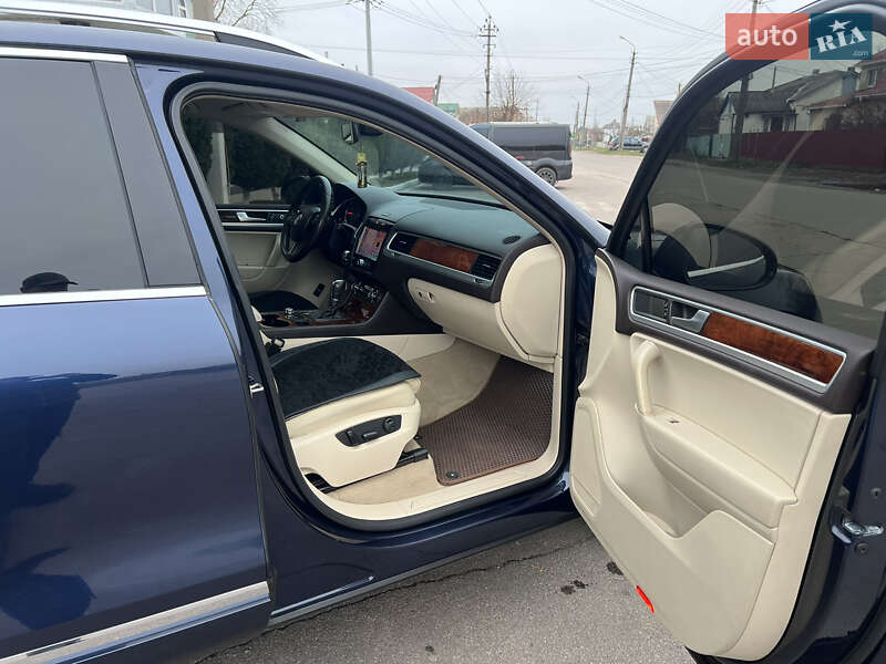 Внедорожник / Кроссовер Volkswagen Touareg 2012 в Белой Церкви