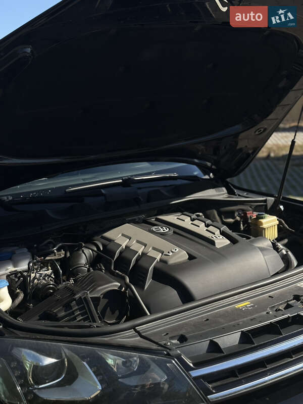 Позашляховик / Кросовер Volkswagen Touareg 2013 в Хмельницькому