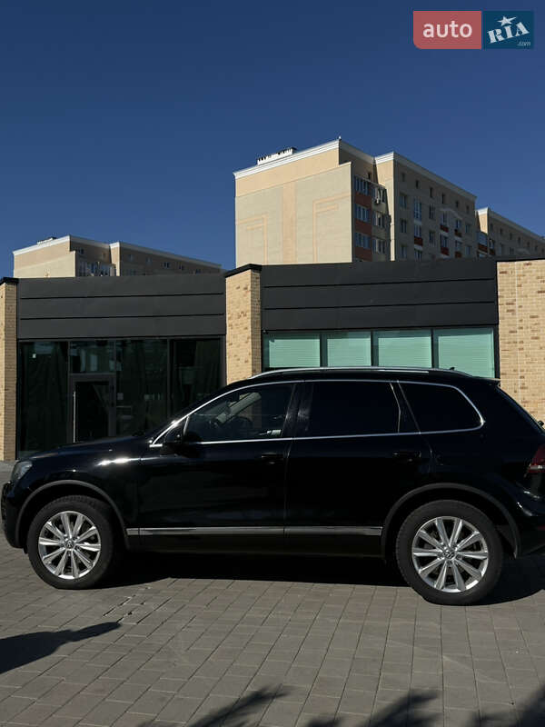 Позашляховик / Кросовер Volkswagen Touareg 2013 в Хмельницькому